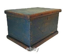 1800s Small Wood Notary Pine Box Trunk Chest With Primitive Carving From Québec