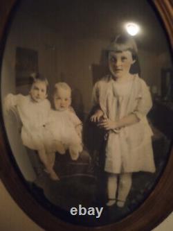Beautiful ANTIQUE Picture Frame from 1922 With Original Photo