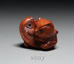 Netsuke Cat and fish Ojime Yellow Yang Wood Carving from Japanese antiques #308