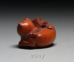 Netsuke Cat and fish Ojime Yellow Yang Wood Carving from Japanese antiques #308