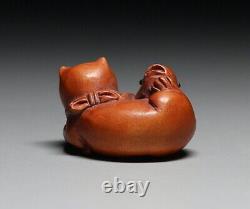 Netsuke Cat and fish Ojime Yellow Yang Wood Carving from Japanese antiques #308