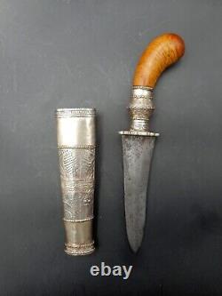 Old Traditional Gunong Knife From The Philippines, XX Century, Finely Decorated