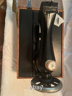 RARE Vintage TAILOR BIRD Sewing Machine and wood Case