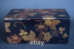 Truly Beautiful Japanese Makie Lacquer Box CLEMATIS from Late Edo period F60